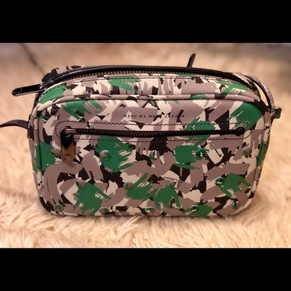 Marc by Marc Jacobs Sally Brush Tips Crrossbody - Picture 2 of 8